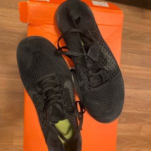 Women’s Nike free 5.0 tennis shoes.